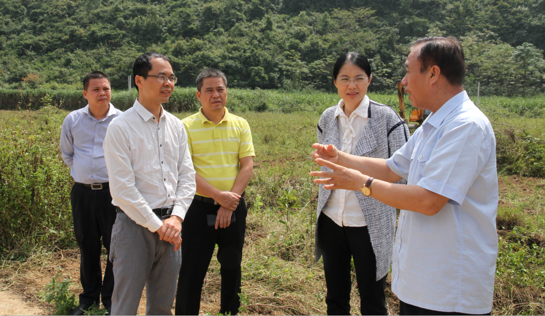 中房置业公司党委书记董事长陆劲忠前往深度贫困村隆安